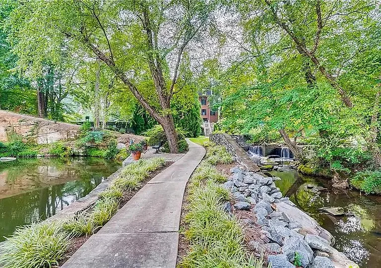 25201 Plantation Dr NE #201 — Photo 37