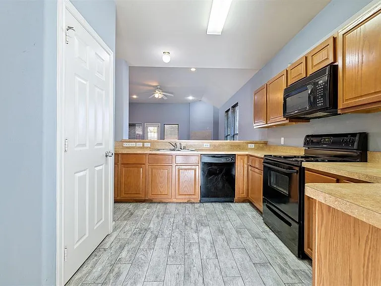 2923 Preston Trl — Photo 7
