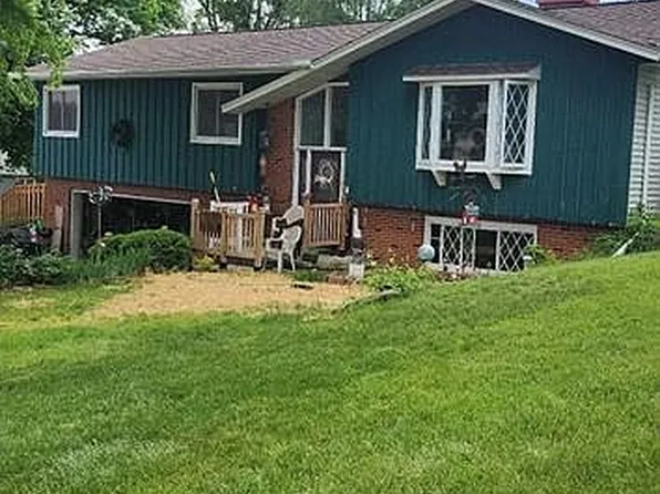 409 W Hilltop Trl, Fort Atkinson, WI 53538