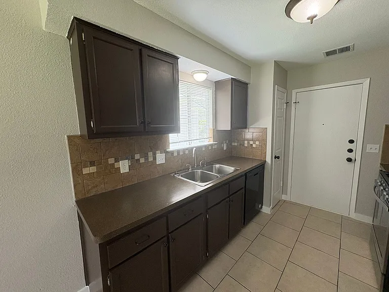 817 Cactus Dr — Photo 9