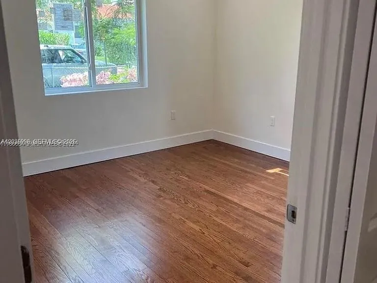 2250 SW 21st St — Photo 8