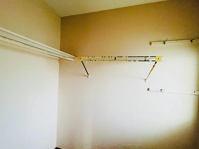 121 Harmonia Cres — Photo 12