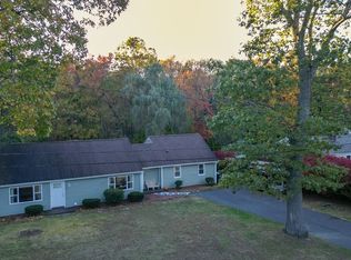 5 Edgewood Rd, Wilbraham, MA 01095