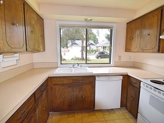 3rd image of 5703 NE 63rd Ave