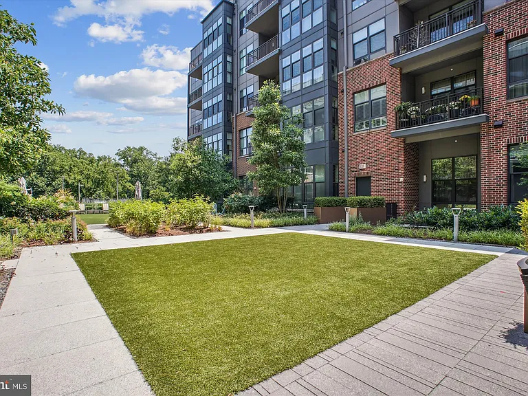 1761 Old Meadow Rd #106 — Photo 37