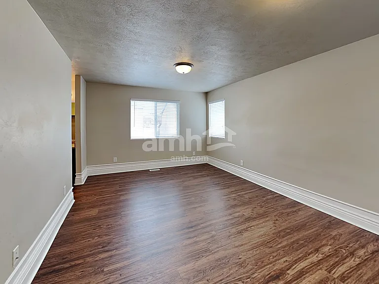 228 W Cedar Grove Ln — Photo 9