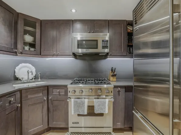 155 West 15th Street image 5 of 22