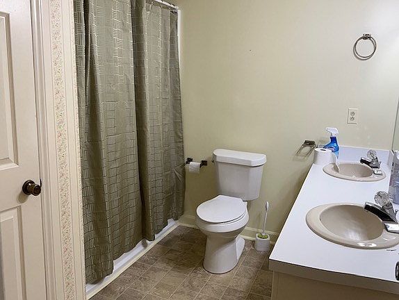4th image of 2124 Gwen Ln