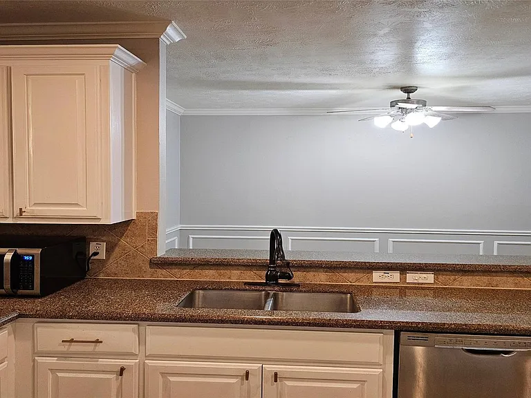 1719 Stacy Crst — Photo 9