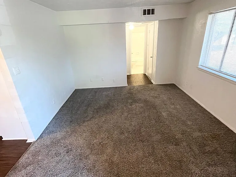 4810 Gaston Ave — Photo 34