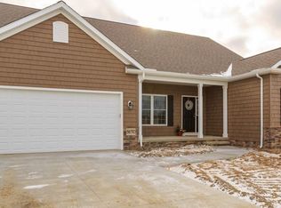 8717 Summer Wind Ln, Mentor, OH 44060