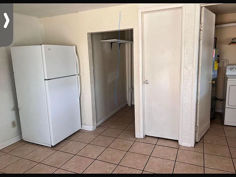 517 Bataan Cir — Photo 2