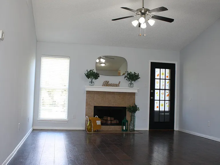 2518 Highdale Dr — Photo 8