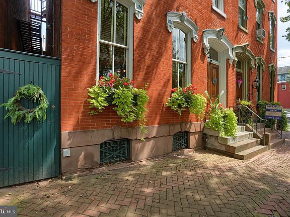 3rd image of 17 N Shippen St