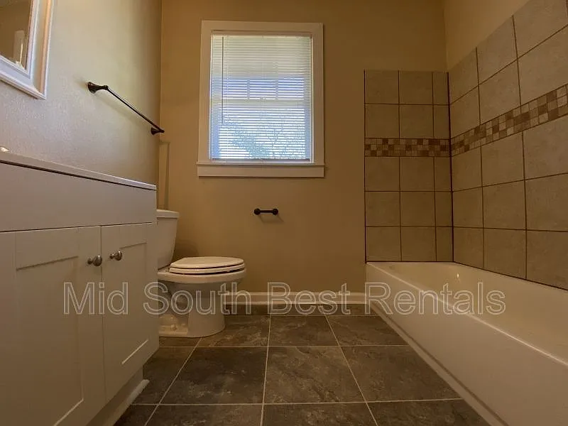 1327 Hanger St — Photo 2