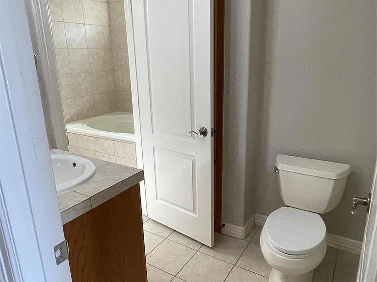 1213 Delsie Dr #B — Photo 14