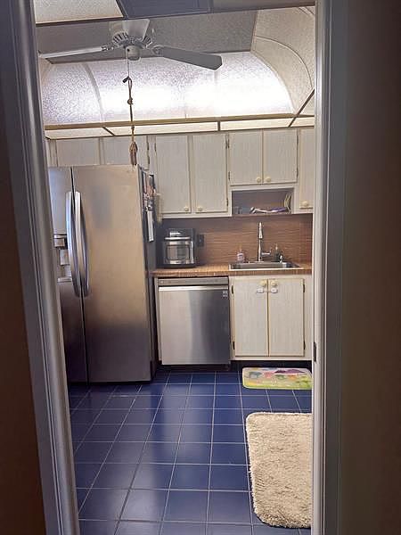 1st image of 565 Oaks Ln APT 308
