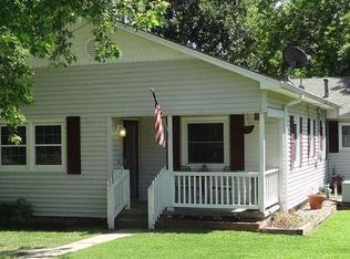 129 SW 7th St, Newton, KS 67114