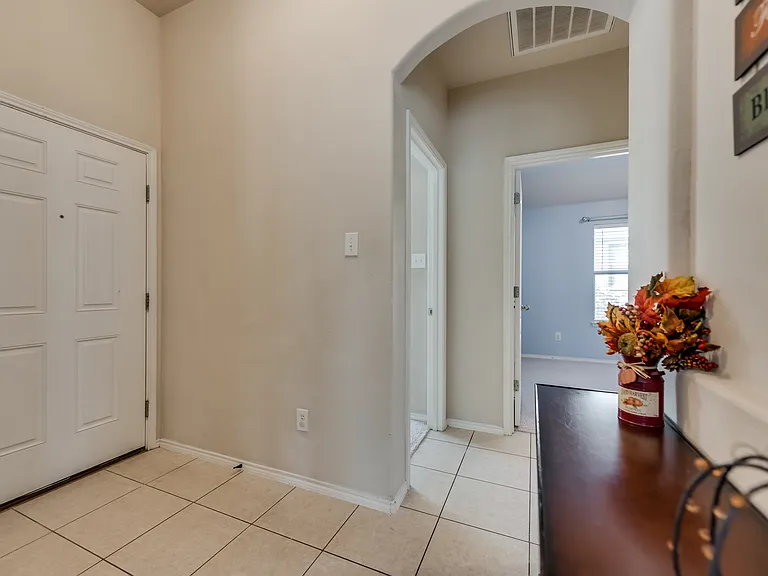 203 Cedar Creek Dr — Photo 4