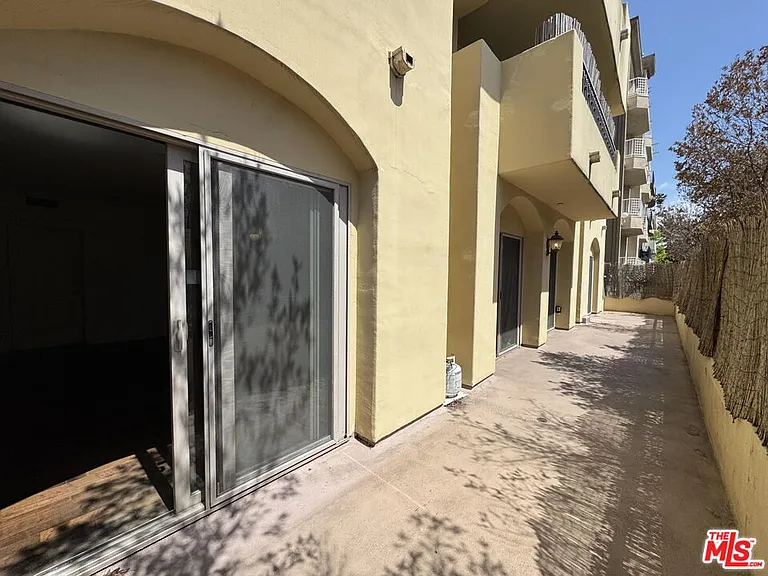 1522 Amherst Ave #101 — Photo 38