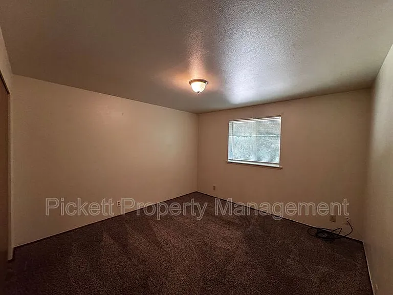 9349 Old Military Rd NE — Photo 10