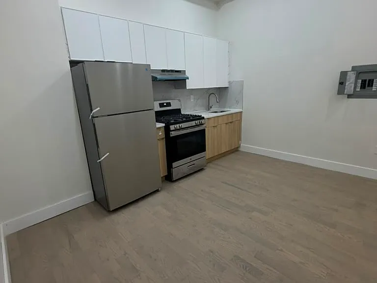 51-53 Lincoln Park #2B — Photo 1