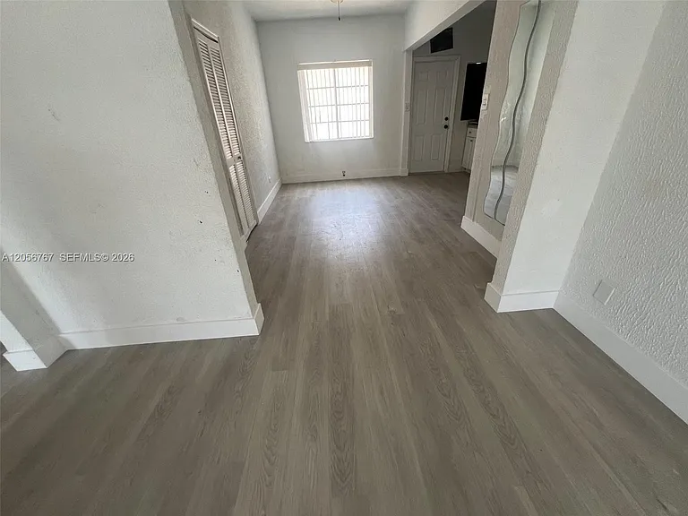 1326 SW 6th St #10 — Photo 4