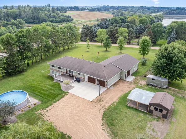 32855 Pepin Ct, Montgomery, MN 56069