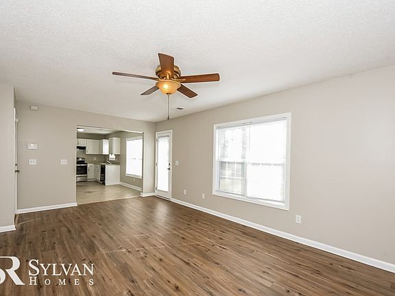 4th image of 19 Finch Wood Dr