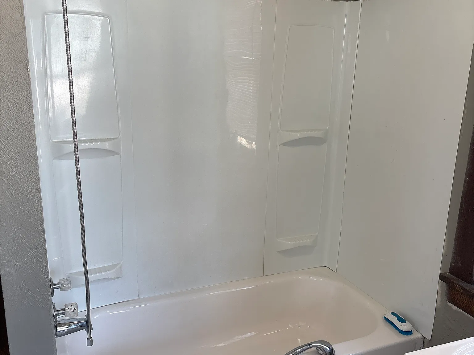 4 bed, 1.0 bath, $1,500 — Photo 3