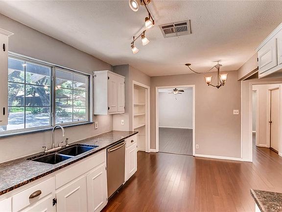 4th image of 9410 Shady Oaks Dr