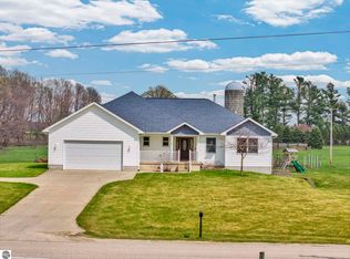 8965 S 35th Rd, Cadillac, MI 49601