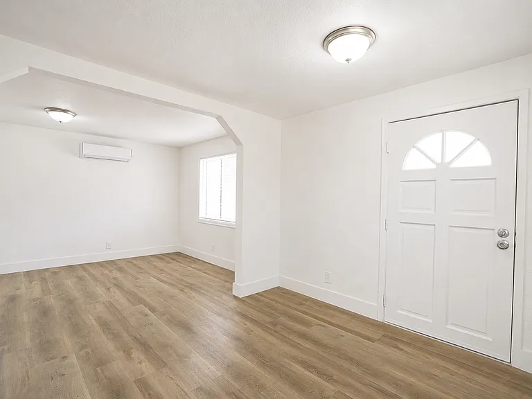 7752 Janet Ave — Photo 4