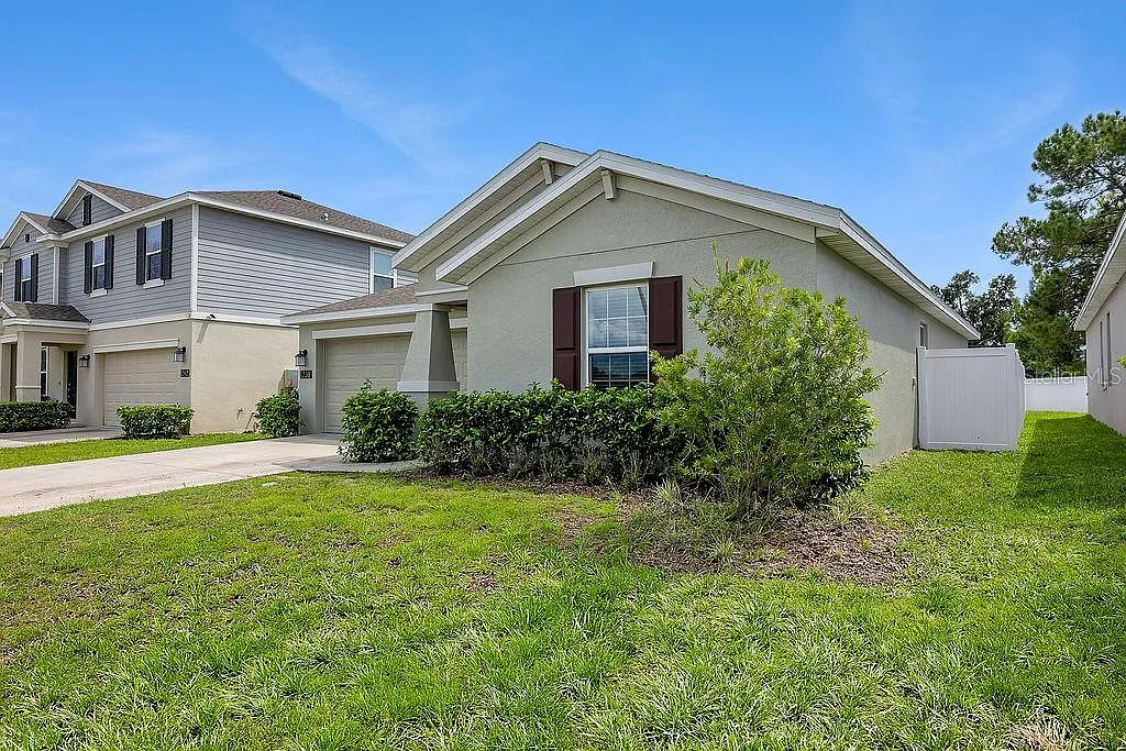3 bed, 2.0 bath, 1580 sqft, $2,300 — Photo 2