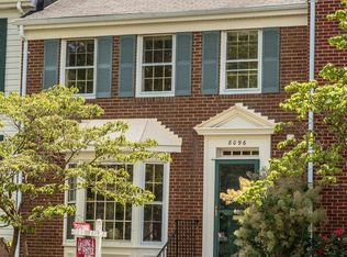 8096 Powderbrook Ln, Springfield, VA 22153