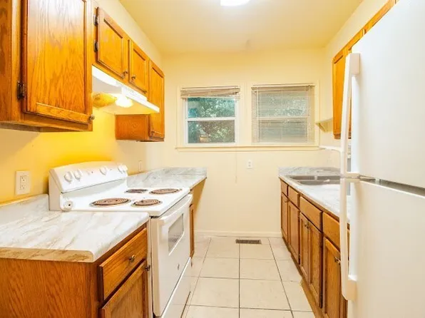 737 40th Pl APT A, Fairfield, AL 35064