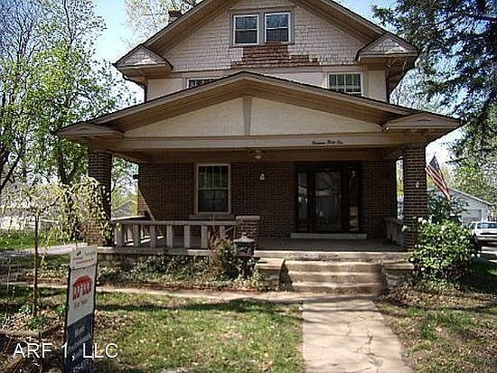 2nd image of 1432 S Willow Ave