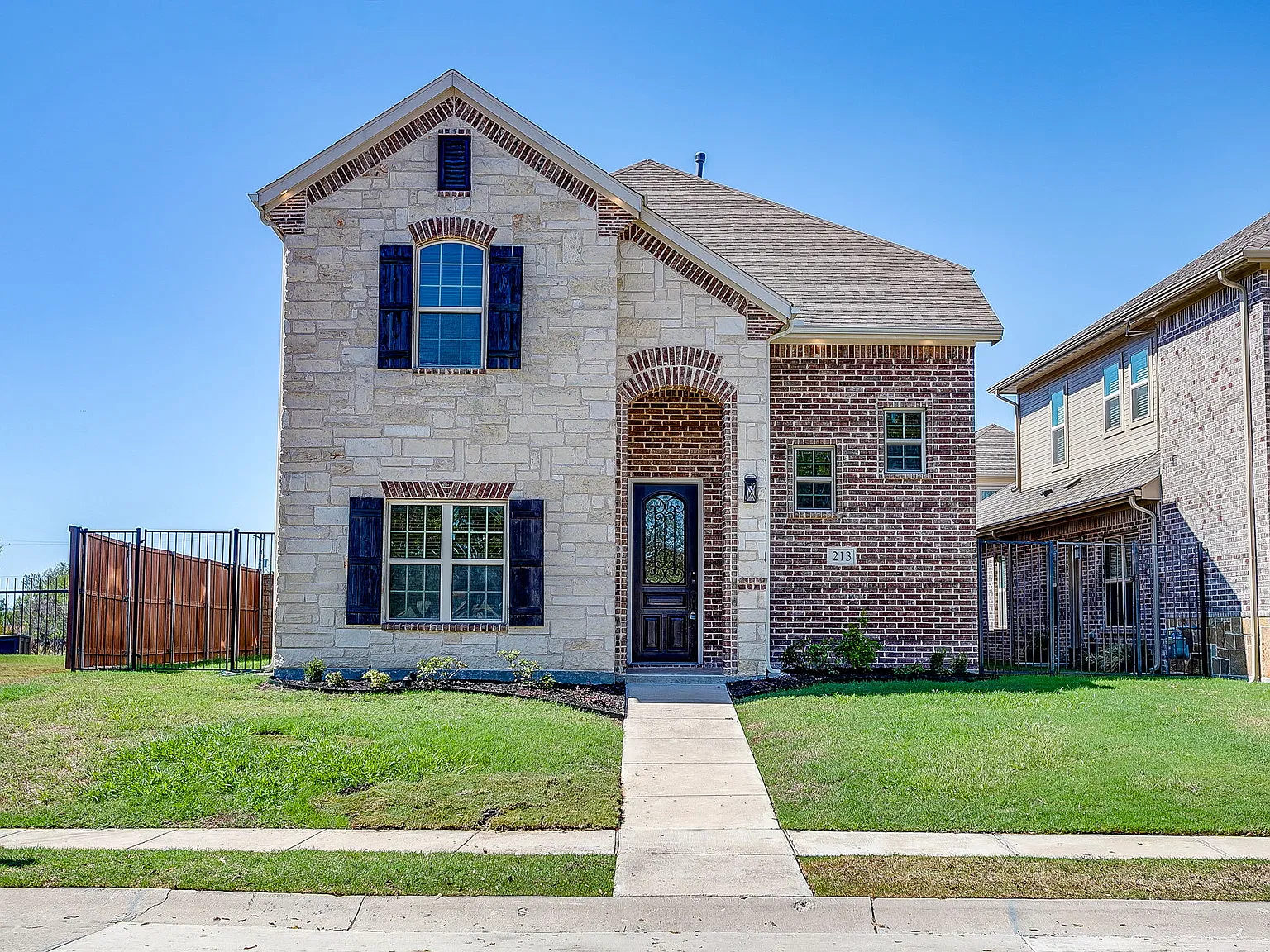3 bed, 2.5 bath, 2812 sqft, $3,695 — Photo 3