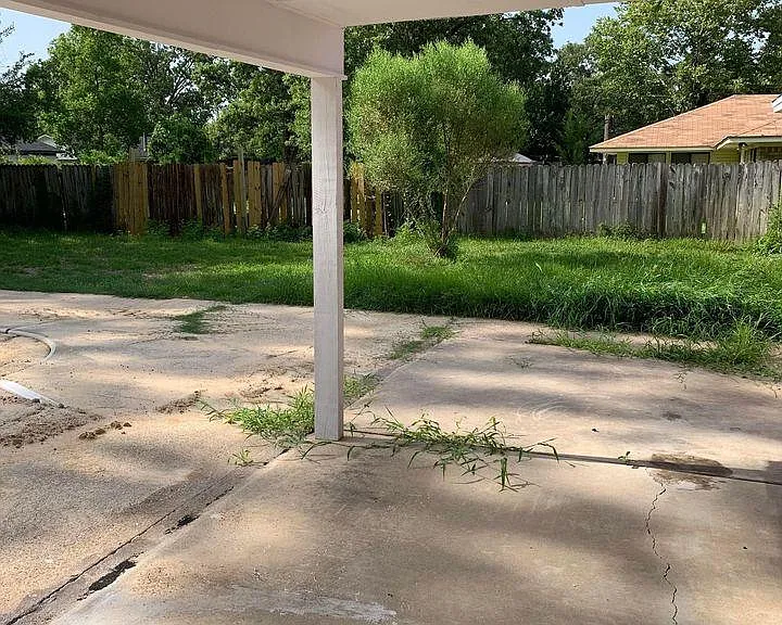 Oakwood Dr — Photo 2
