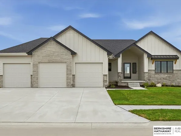 5920 198th St, Elkhorn, NE 68022