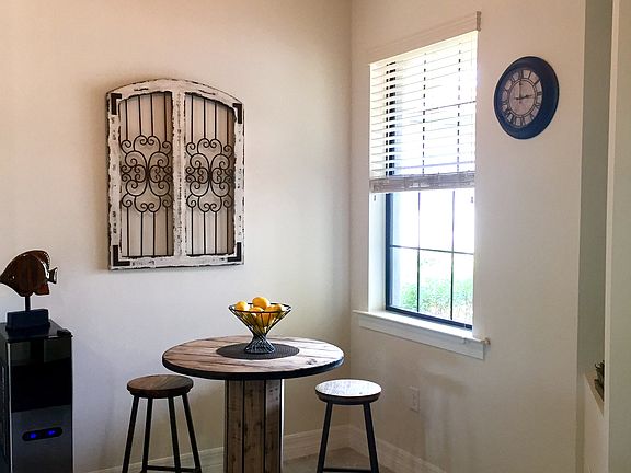 Breakfast nook 