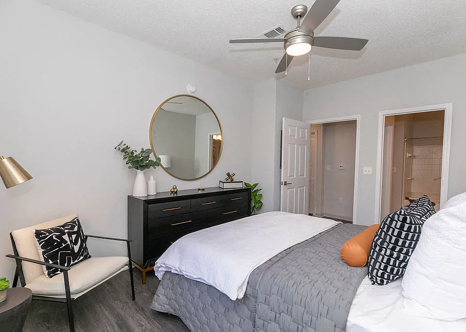 Building Photo 2