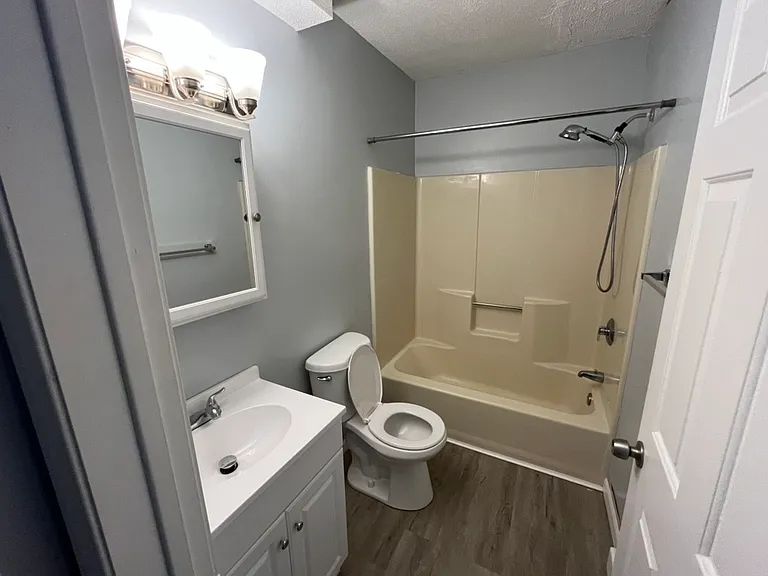 Derby Manor — Photo 8