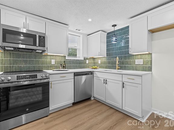 3rd image of 655 Lakeview Rd