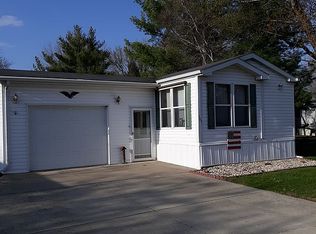 104 Fawndale Dr, Freeport, IL 61032