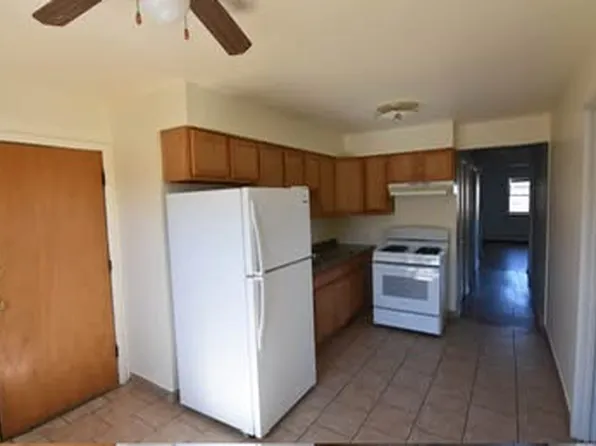 9642 Golf Ter #2E, Des Plaines, IL 60016