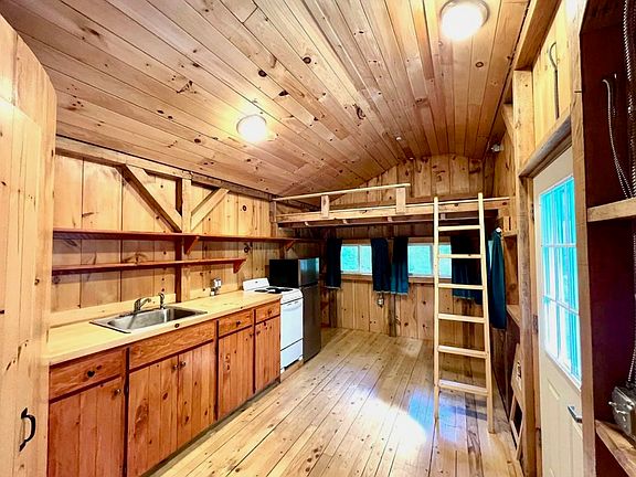 4th image of 854 W Woodbury Rd #2