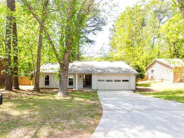 8249 Park Ridge Dr, Riverdale, GA 30274