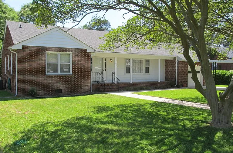 2217 Delwood Rd — Photo 3