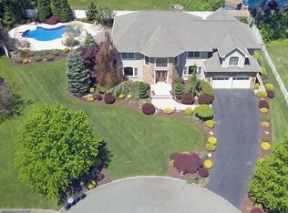7 Dorothy Ln, Pompton Plains, NJ 07444